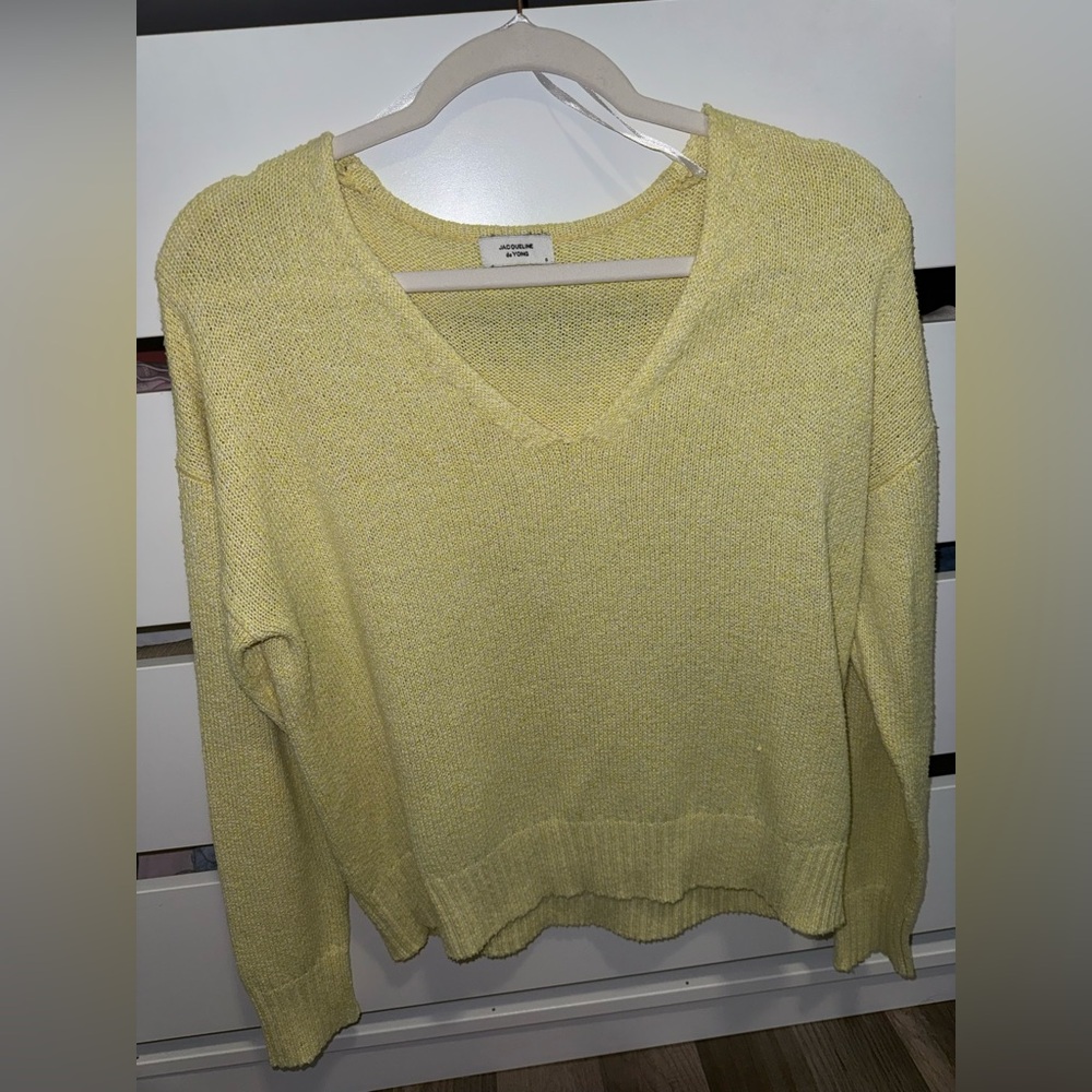 Stylish V-Neck Sweater in Soft Yellow